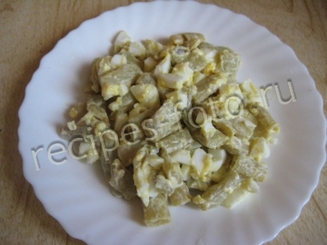 Салат из стручковой фасоли с яйцом на скорую руку