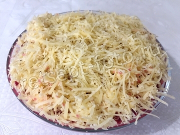 Салат из свеклы и чернослива с сыром