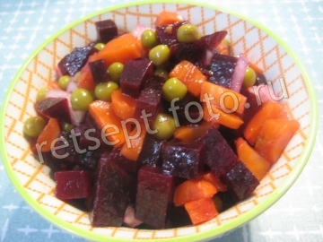 Салат из свеклы моркови и зеленого горошка