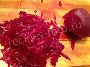 Салат из свеклы с чесноком и орехами