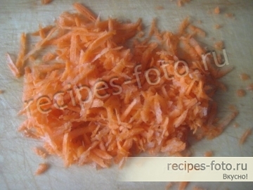 Салат из свежей капусты с колбасой и горошком