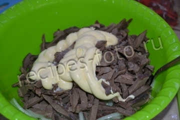 Салат из свиного сердца с маринованным луком