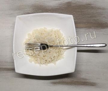 Салат из сырых шампиньонов с морской капустой и рисом