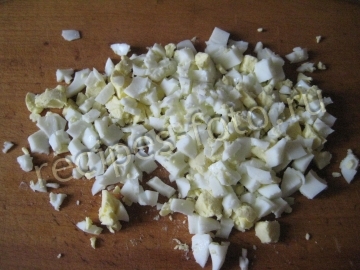 Салат из вареной моркови и горошка