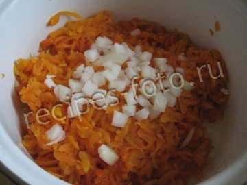 Салат из вареной моркови и горошка