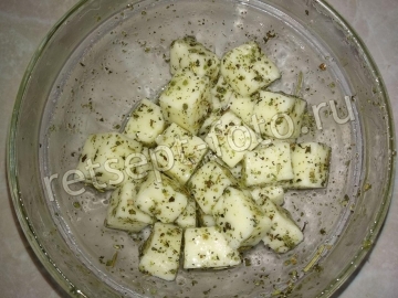Салат с адыгейским сыром, помидорами и огурцами