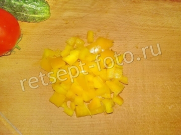Салат с адыгейским сыром, помидорами и огурцами