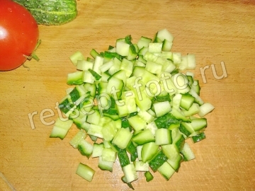 Салат с адыгейским сыром, помидорами и огурцами