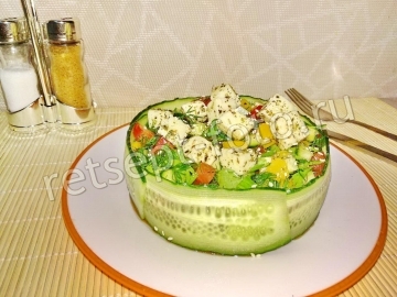 Салат с адыгейским сыром, помидорами и огурцами