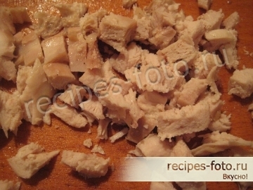 Салат с ананасами, курицей, яйцом и сыром