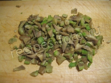 Салат с авокадо и рыбой (соленой скумбрией) без майонеза