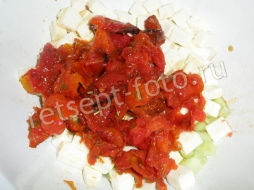 Салат с булгуром, брынзой и овощами