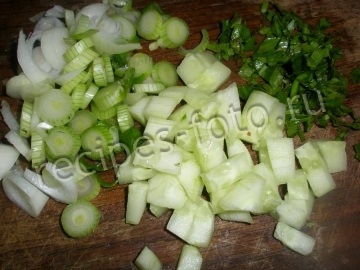 Салат с булгуром и огурцом