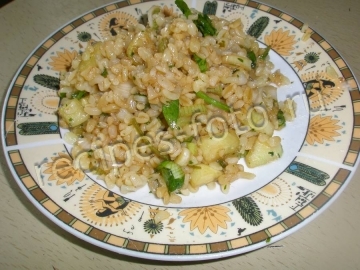 Салат с булгуром и огурцом