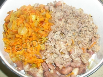 Салат с фасолью и курицей