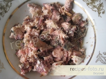 Салат с фасолью и рыбной консервой без майонеза