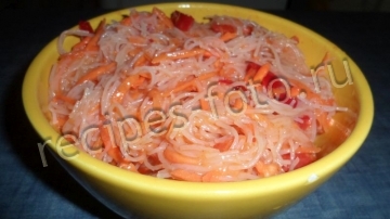 Салат с фунчозой с овощами по-корейски