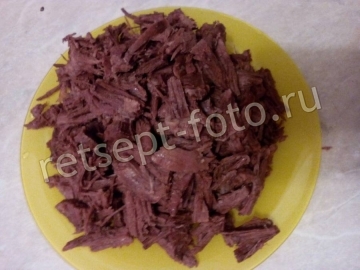 Салат с говядиной, фасолью и грибами
