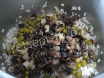 Салат с грибами и рисом