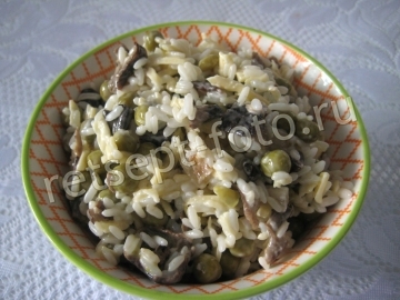 Салат с грибами и рисом