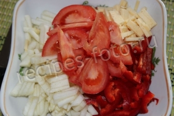 Салат с грушей и сыром на скорую руку