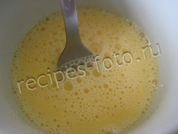 Салат с яичными блинами и грибами