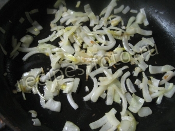 Салат с яичными блинами и грибами