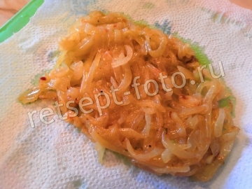 Салат с кальмарами и крабовыми палочками