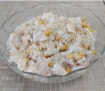 Салат с кальмарами и рисом
