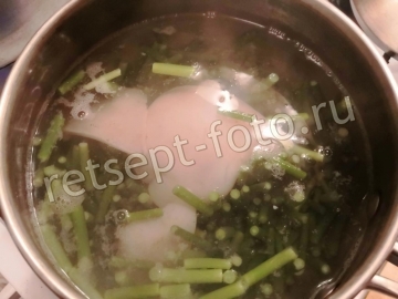 Салат с кальмаром и ореховым соусом
