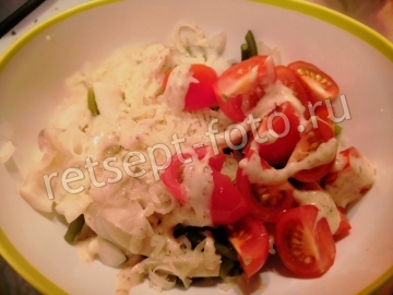 Салат с кальмаром и ореховым соусом