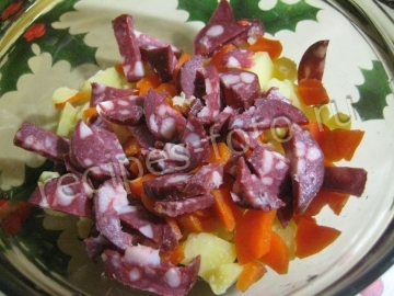 Салат с колбасой и сыром без майонеза