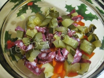 Салат с колбасой и сыром без майонеза