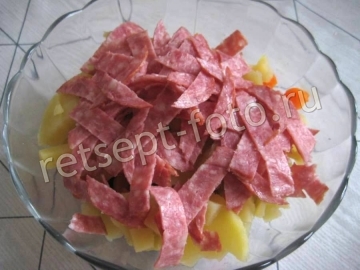 Салат с копченой колбасой и оливками на праздник