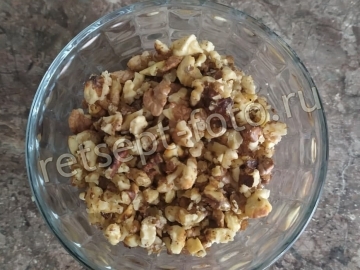 Салат с копченой курицей и фасолью