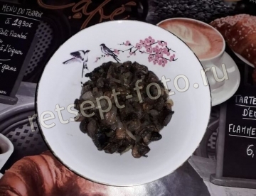 Салат с крабовыми палочками, грибами и авокадо