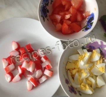 Салат с крабовыми палочками и творогом без майонеза