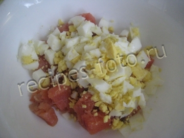 Салат с красной рыбой и грибами