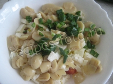 Салат с красной рыбой и грибами