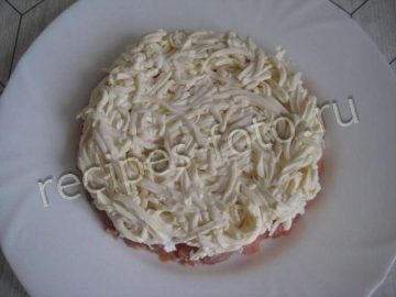 Салат с красной рыбой и сыром