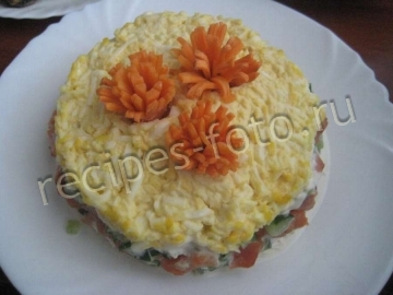 Салат с красной рыбой и сыром