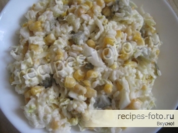 Салат с кукурузой и пекинской капустой