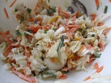 Салат с кукурузой и рукколой