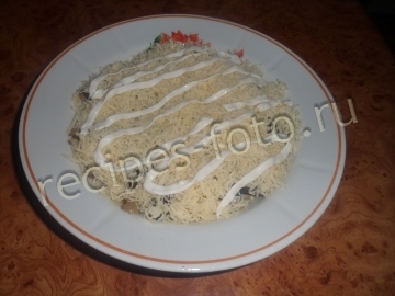 Салат с курицей, черносливом и орехами слоями на праздник
