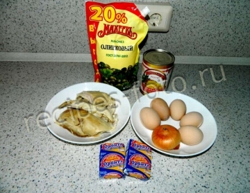 Салат с курицей и ананасами слоями