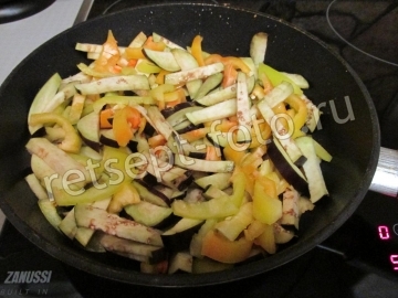 Салат с курицей и баклажанами по-тайски