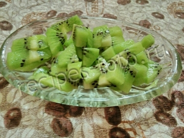 Салат с курицей и киви на праздник