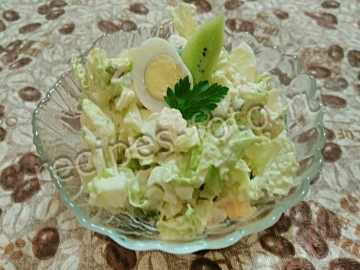 Салат с курицей и киви на праздник