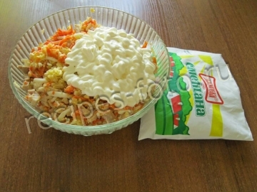 Салат с курицей и морковью для детей от 1 года