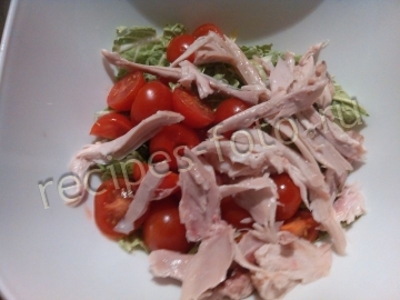 Салат с курицей и пекинской капустой